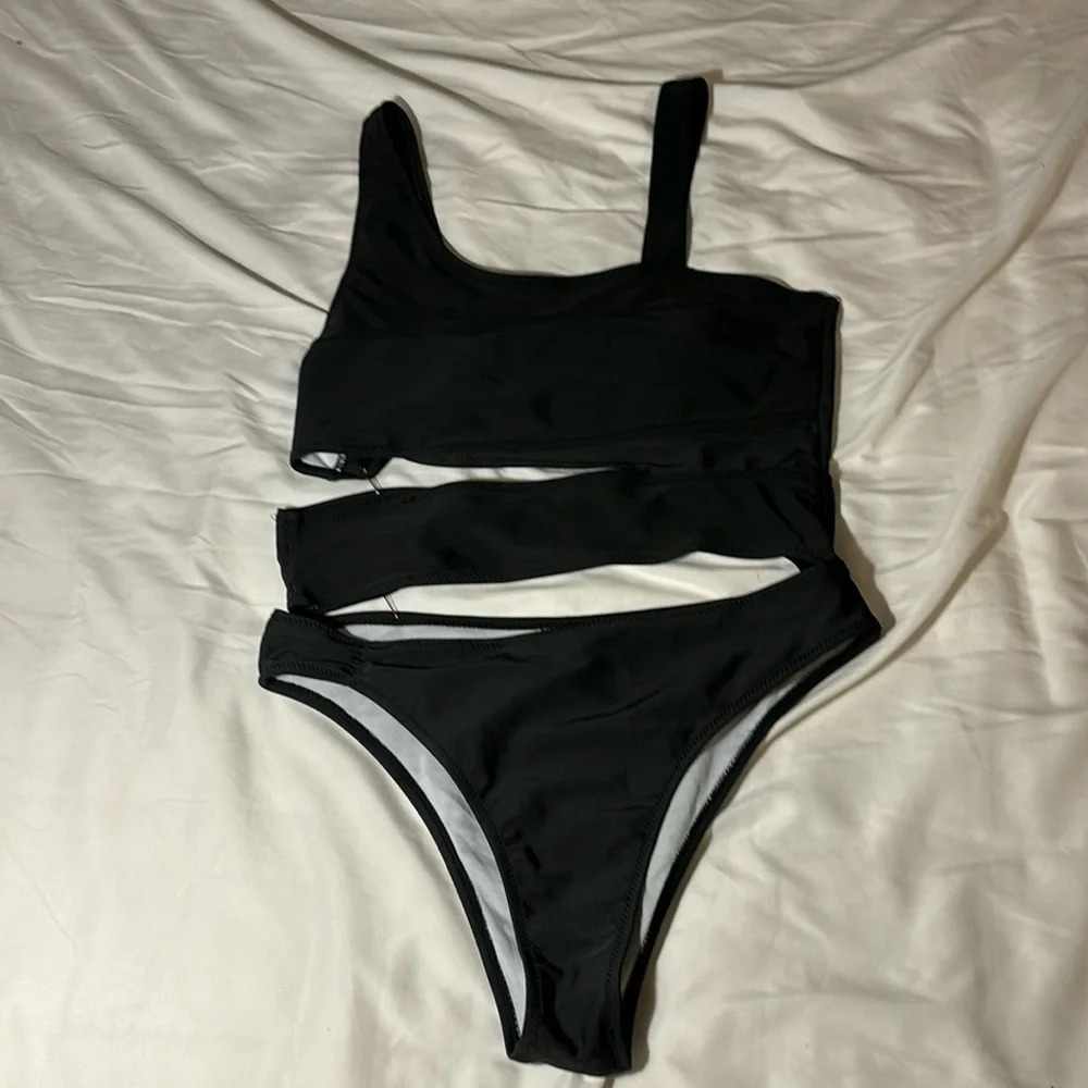 One Piece, Sexy, Cut-Out Swimsuit Black size L - Picture 3 of 11